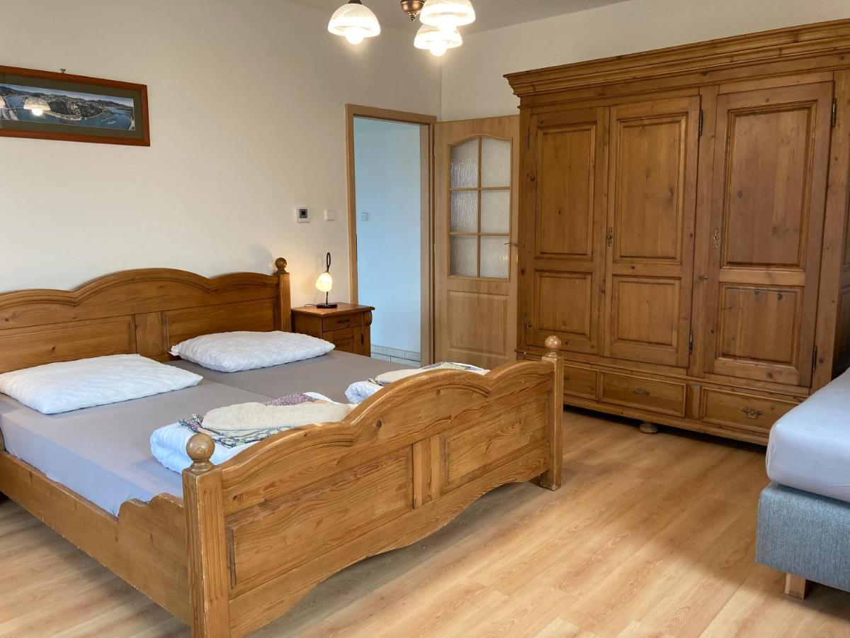 Pension Hofberg Етршиховице Экстерьер фото