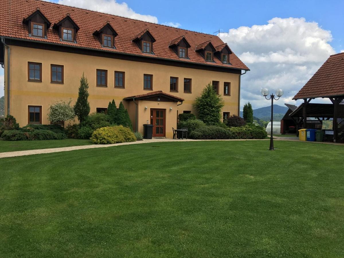 Pension Hofberg Етршиховице Экстерьер фото