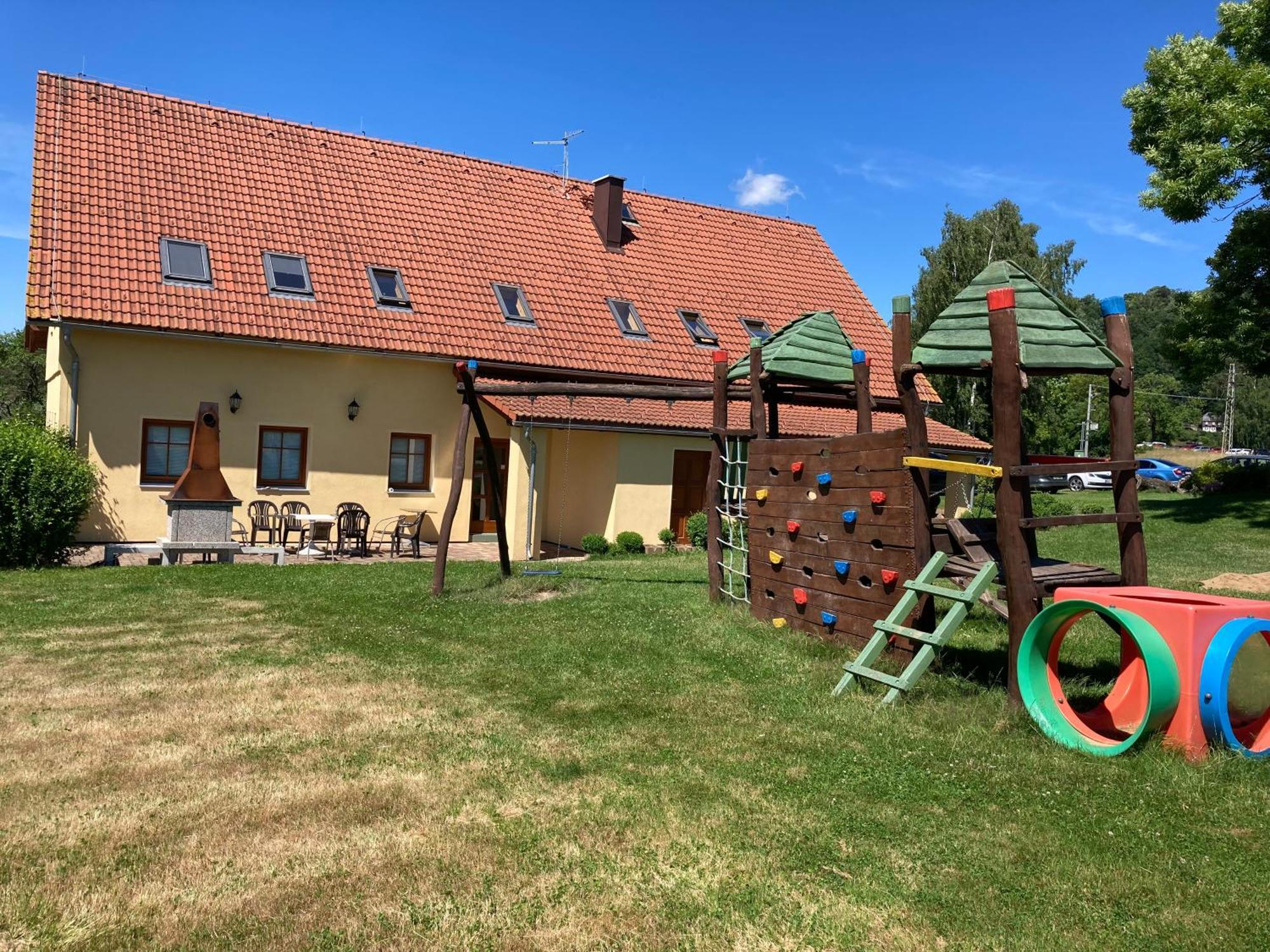 Pension Hofberg Етршиховице Экстерьер фото